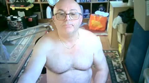 Snapshot of bluebox65 chatting on March 5, 4:24 pm bluebox65 online show from March 5, 4:24 pm