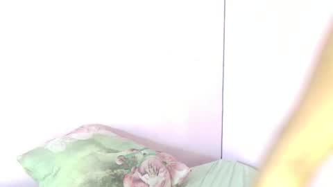 Snapshot of bluedi622952 chatting on September 13, 12:07 pm Tee online show from September 13, 12:07 pm