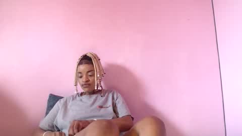 Snapshot of bluedi622952 chatting on October 10, 12:22 pm Tee online show from October 10, 12:22 pm