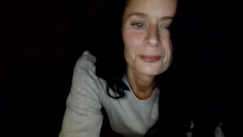 Blueeyedlie online show from December 5, 5:06 am