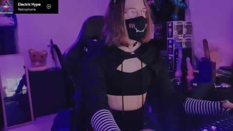 Blue online show from February 27, 12:03 am