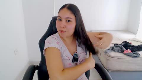  Hey guysI am BrendaWelcome my room online show from February 24, 8:45 pm