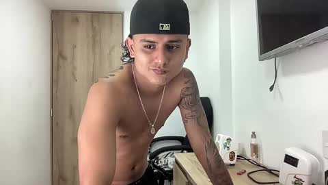 Snapshot of bob_pettersonn chatting on September 23, 1:54 am Bob  INDEPENDENT MODEL online show from September 23, 1:54 am