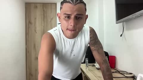 Snapshot of bob_pettersonn chatting on September 17, 3:32 am Bob  INDEPENDENT MODEL online show from September 17, 3:32 am