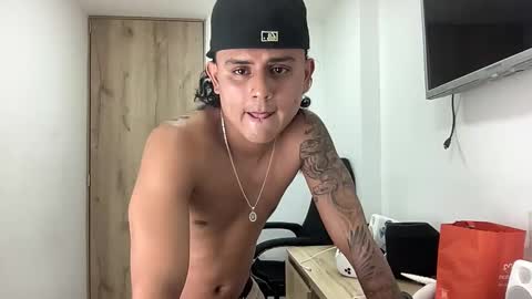 Snapshot of bob_pettersonn chatting on September 28, 8:01 am Bob  INDEPENDENT MODEL online show from September 28, 8:01 am