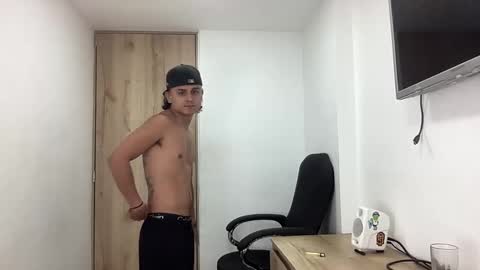 Snapshot of bob_pettersonn chatting on September 27, 7:17 am Bob  INDEPENDENT MODEL online show from September 27, 7:17 am