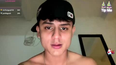 Snapshot of bob_pettersonn chatting on December 14, 4:01 am Bob  INDEPENDENT MODEL online show from December 14, 4:01 am