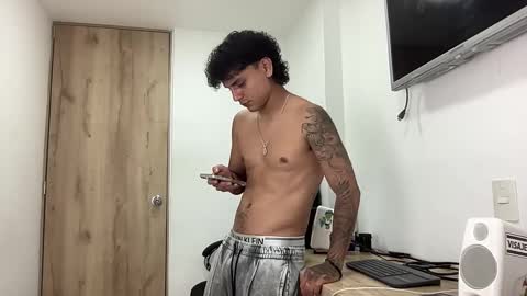 Snapshot of bob_pettersonn chatting on September 9, 2:44 am Bob  INDEPENDENT MODEL online show from September 9, 2:44 am