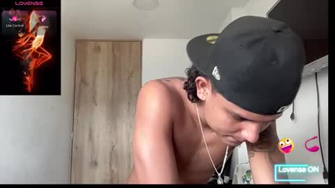 Snapshot of bob_pettersonn chatting on October 14, 5:05 pm Bob  INDEPENDENT MODEL online show from October 14, 5:05 pm