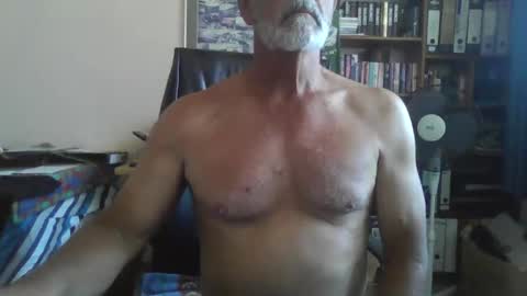 Snapshot of bobbgud chatting on October 23, 12:17 pm Bobbgud online show from October 23, 12:17 pm