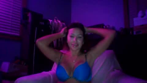 Snapshot of bodicas chatting on September 27, 3:59 am milf online show from September 27, 3:59 am