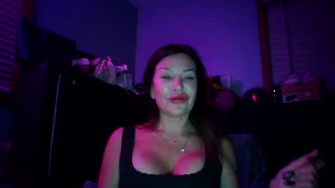 Snapshot of bodicas chatting on October 19, 4:17 am milf online show from October 19, 4:17 am
