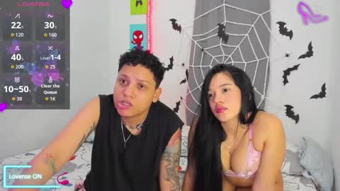 Snapshot of bomburheroes chatting on October 9, 4:51 am bombon y bellota online show from October 9, 4:51 am