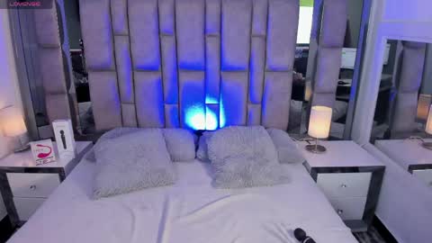 bonet_iris online show from April 14, 7:17 pm