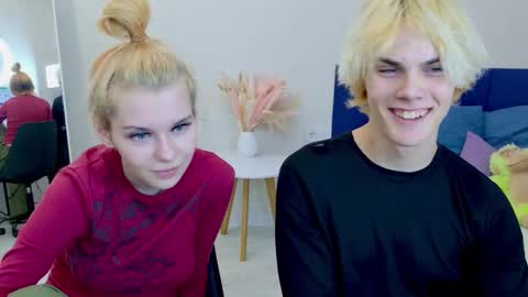 Snapshot of bonnie_and_c1yde chatting on September 28, 5:22 pm Jessy Mark online show from September 28, 5:22 pm
