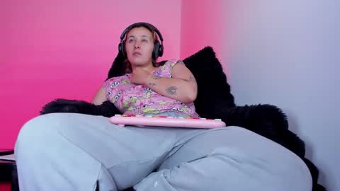 Bonnie Help me reach 500 likes online show from January 11, 9:10 pm