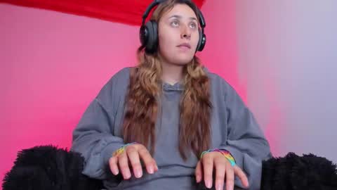 Bonnie Help me reach 500 likes online show from February 1, 8:28 pm