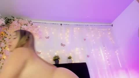 bonny_and_carrot online show from December 2, 7:34 pm