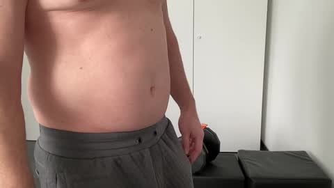 boopye online show from December 3, 8:37 am