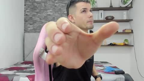 booyhott_ online show from February 14, 7:05 pm