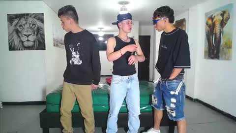 THOMAS AND DAMIAND online show from October 31, 6:19 pm