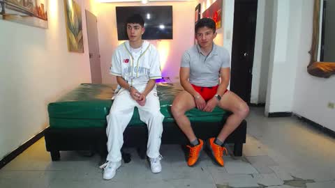 THOMAS AND DAMIAND online show from January 5, 7:06 pm