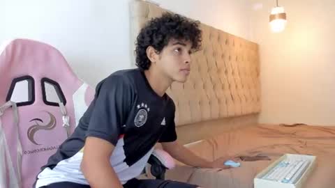 boy_king28 online show from June 28, 7:54 pm