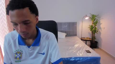Snapshot of boy_master77 chatting on February 17, 6:17 pm boy_master77 online show from February 17, 6:17 pm