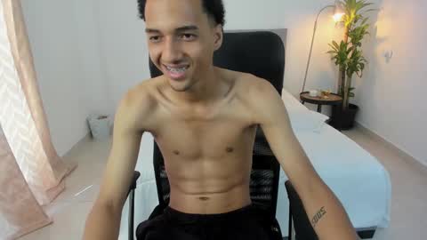 Snapshot of boy_master77 chatting on February 24, 9:41 pm boy_master77 online show from February 24, 9:41 pm