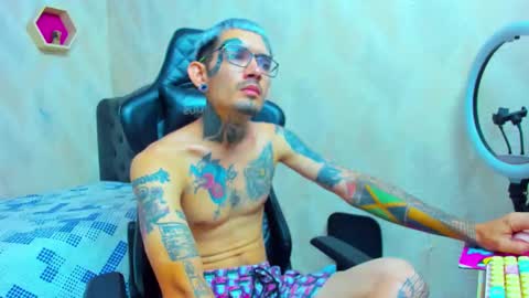 boy_tatto77 online show from February 3, 5:06 pm