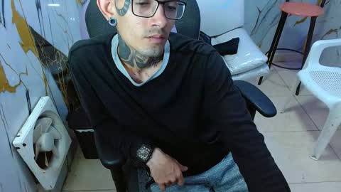 boy_tatto77 online show from March 17, 12:43 pm