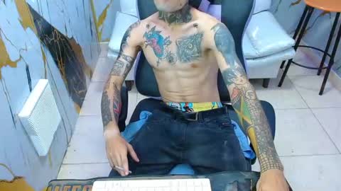 boy_tatto77 online show from June 10, 12:04 pm