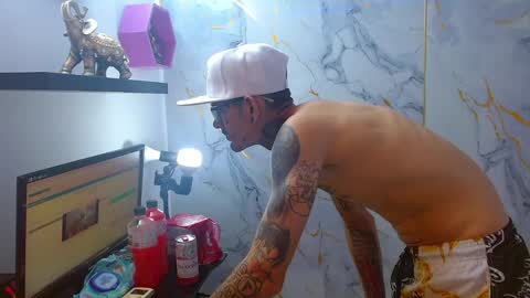 boy_tatto77 online show from March 25, 1:07 pm
