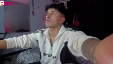 Snapshot of boylatin_777 chatting on February 13, 4:00 am miguel  online show from February 13, 4:00 am