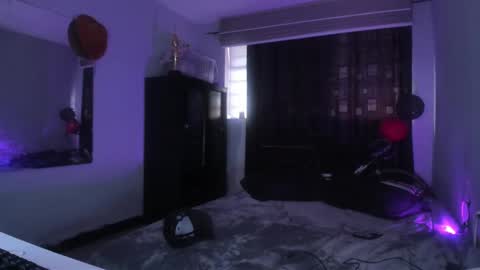 Snapshot of boylatin_777 chatting on February 28, 8:28 pm miguel  online show from February 28, 8:28 pm