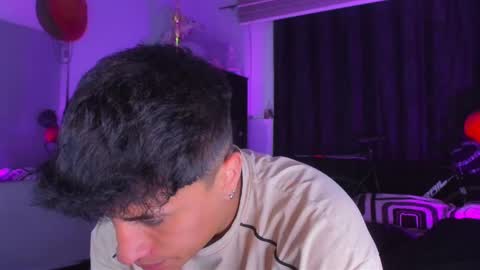 Snapshot of boylatin_777 chatting on February 28, 11:34 pm miguel  online show from February 28, 11:34 pm