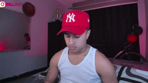 Snapshot of boylatin_777 chatting on February 25, 11:15 pm miguel  online show from February 25, 11:15 pm
