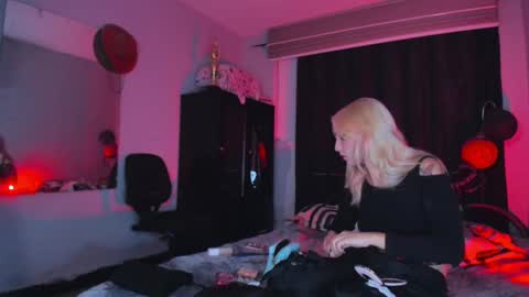 Snapshot of boylatin_777 chatting on February 27, 4:57 am miguel  online show from February 27, 4:57 am