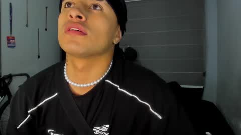 Snapshot of boylatin_777 chatting on February 2, 1:02 am miguel  online show from February 2, 1:02 am