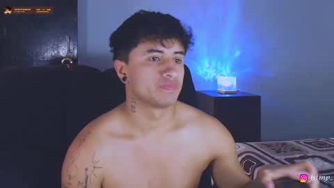 Snapshot of boylatin_777 chatting on October 22, 3:35 pm miguel  online show from October 22, 3:35 pm