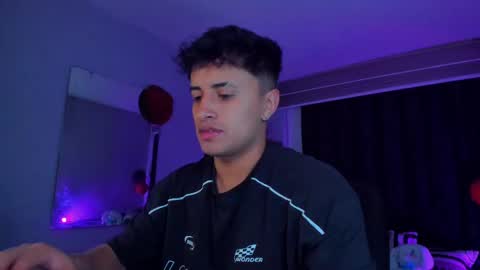 Snapshot of boylatin_777 chatting on March 7, 8:23 am miguel  online show from March 7, 8:23 am