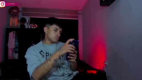 Snapshot of boylatin_777 chatting on February 11, 11:01 pm miguel  online show from February 11, 11:01 pm