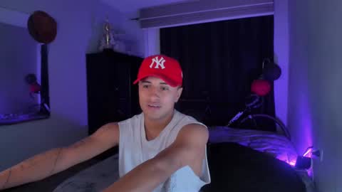 Snapshot of boylatin_777 chatting on February 28, 2:31 am miguel  online show from February 28, 2:31 am