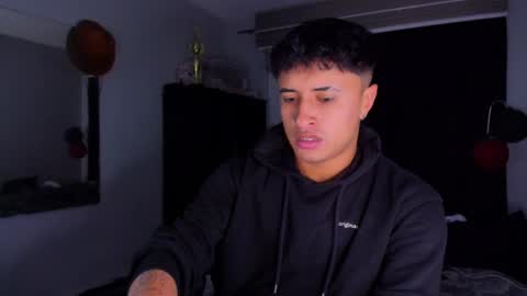 Snapshot of boylatin_777 chatting on March 5, 5:40 am miguel  online show from March 5, 5:40 am