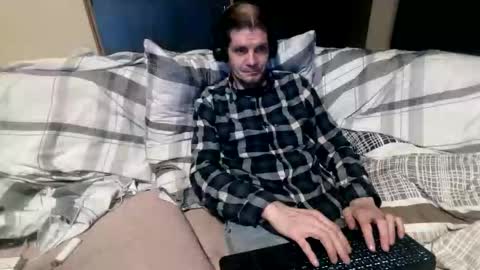 Snapshot of bponie1 chatting on November 2, 2:33 am bponie1 online show from November 2, 2:33 am