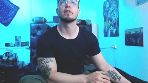 Snapshot of brad_hot_boy chatting on October 15, 2:48 am brad hot boy online show from October 15, 2:48 am
