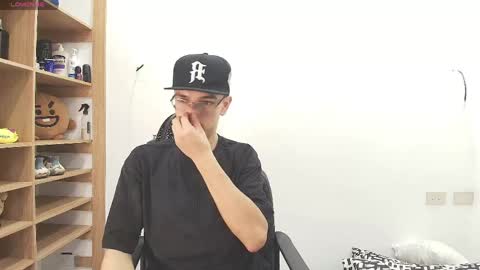 brad_lee_ online show from June 8, 1:28 am