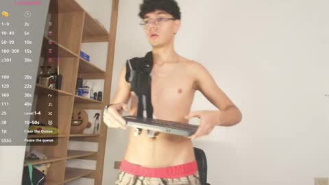 brad_lee_ online show from June 10, 1:05 am
