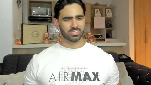 bradleymartin7 online show from October 29, 2:24 am