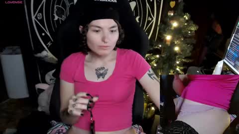 BrandiWRLD999 online show from December 18, 4:42 am